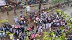২০১৮ সালের ওই ঘটনায় দুই কলেজ শিক্ষার্থীর মৃত্যুর পর ঢাকার বিভিন্ন স্কুল-কলেজের শিক্ষার্থীরা কয়েকদিন ধরে শহরটিকে বিক্ষোভে অচল করে রাখে