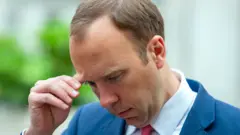 मॅट हॅन्कॉक. गीना गोलाडंगेलो