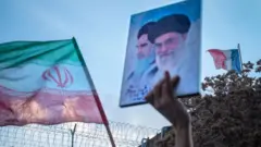 إيرانيون يحتجون أمام السفارة الفرنسية في طهران ضد شارلي إبدو