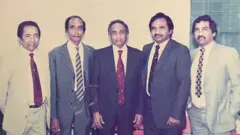 رئیس محمد اپنے بھائیوں کے ساتھ