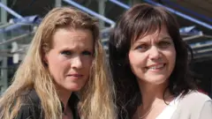 Ellinor Grimmark (solda) ve Linda Steen