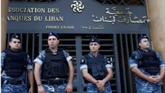 مبنى جمعية المصارف في بيروت خلال الاحتجاجات