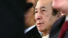 何鴻燊在澳門新葡京娛樂場開幕式上（11/2/2007）