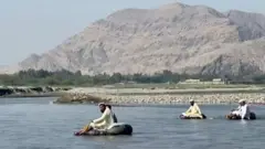 Učitelji iz Avganistana rizikuju živote na putu do škola