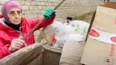 Süpürgəçi qadın