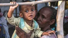 ናብ ስደት ዝኸዱ ህጻንን ሽማግለ ኣደን