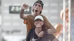 Álex y Mari Carme tras finalizar la media maratón de Miami