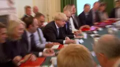 ဘောရစ်ဂျွန်ဆင် သူ့အစိုးရ အဖွဲ့သစ်နဲ့ တွေ့ဆုံ