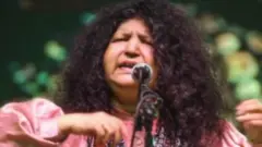 ગાયકનો ફોટો