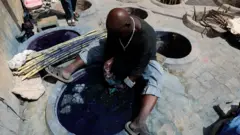 Dye pits