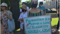 Ак үй алдындагы пикет