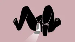 Ilustração de mulher deitada em que, no lugar da vagina, há um desenho de uma porta