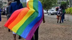 Shirika la haki za kibinadamu la Human Rights Watch linasema kwamba wapenzi wa jinsia moja wananyimwa haki zao za kimsingi nchini Tanzania