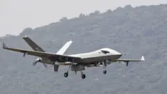 پهپاد وینگ لونگ ۲ در نمایشگاه صنعت هوایی چین در سال ۲۰۲۱ به نمایش در آمد