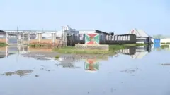 Vyinshi mu bikorwa vy'ingenzi, uburiro n'amahoteri ku nkengera z'ikiyaga Tanganyika i Bujumbura ubu yarugaye kuko amazi yashwaye ibibanza yakorerwamwo