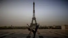 صورة من حلقة دنيانا عن الرقص في زمن الكورونا