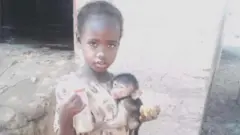 Daa'ima ganna jahaa jaldeessa guddisaa jirtu
