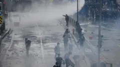 สภาพแยกดินแดงในช่วงท้าย ๆ ของการปฏิบัติการของเจ้าหน้าที่เพื่อสกัดกันการชุมนุม "เยาวชนปลดแอก" ฃึ่งใช้เวลายาวนานกว่า 2 ชม. ก่อนที่ผู้จัดจะประกาศยุติการชุมนุมเวลา 17.35 น.