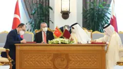 Erdoğan ve Katar emiri anlaşma masasında oturuyor