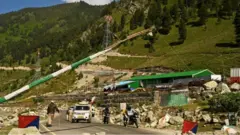 ભારતની ભૂમિ સીમા કુલ સાત દેશો સાથે જોડાયેલી છે