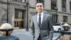 لبناني يقود جهود التطعيم في أمريكا – فمن هو؟