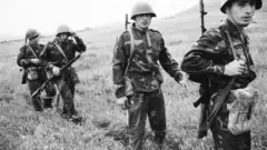 Dağlık Karabağ Savunma Birlikleri, Azerbaycan ordusuna karşı eğitimde