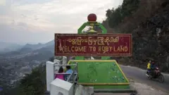 မိုးကုတ်မြို့အဝင် 