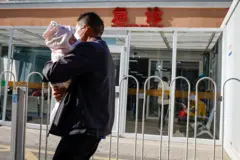 تصاعد أمراض الجهاز التنفسي في جميع أنحاء الصين، بكين. 27 نوفمبر 2023