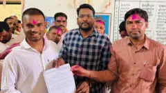 परसवारा येथे नवनिर्वाचित सदस्यांचे पती