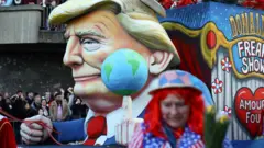 Кукла Трампа на карнавале в Германии
