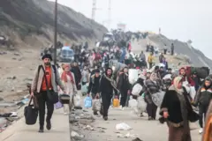 يعيشون الفلسطينيون في قطاع غزة أوضاعا مأساوة منذ بدأت إسرائيل عملياتها العسكرية.