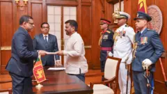 ප්‍රීති පද්මන් සූරසේනට පත්වීම් ලබා දෙමින්