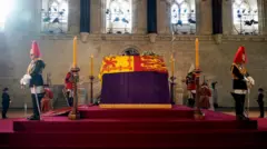 အများပြည်သူ ကြည်ညိုဂါရဝပြုနိုင်ပြီ