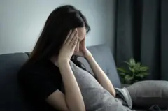 شابة مصابة بالاكتئاب