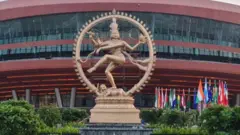 ஜி20 மாநாடு: உலக தலைவர்களை வரவேற்கும் தமிழ்நாட்டு நடராஜர் சிலை