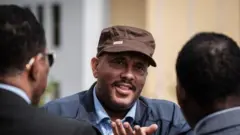 ጌታቸው ረዳ (ማእኸል) ሬድዋን ሑሴን (ፀጋም)