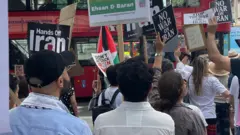 تجمع اعتراضی به حمله آمریکا به تاسیسات هسته‌ای ایران درلندن
