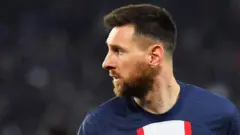 পিএসজিতে মেসির কঠিন সময় যাচ্ছে