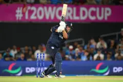  2020 වසරේ දෙසැම්බර් මාසයේදී කුරේ ඇන්ඩර්සන් තමන් නියෝජනය කළ නවසීලන්ත ක්‍රිකට් කණ්ඩායමට සමුදීමෙන් අනතුරුව ඇමෙරිකානු ජාතික ක්‍රිකට් කණ්ඩායම සමග එක්විය.