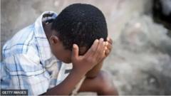 Pásítọ̀ tó ń fi màrìwò ọ̀pẹ na ọmọdé fún 'ètò àdúrà' wọ gàù ọlọ́pàá