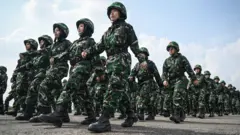 Sejumlah peserta Komponen Cadangan (Komcad) unsur Aparatur Sipil Negara (ASN) dari berbagai kementerian berbaris usai upacara Pembukaan Latihan Dasar Militer (Latsarmil) Komcad ASN Kementerian di Lanud Halim Perdanakusuma, Jakarta, Rabu (22/4/2026).
