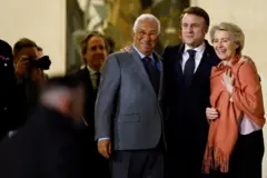 Paristeki zirveye katılan üç lider: Fransa Cumhurbaşkanı Emmanuel Macron, Avrupa Konseyi Başkanı Antonio Costa ve Avrupa Komisyonu Başkanı Ursula von der Leyen