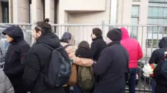 İstanbul Adliyesi önünde bekleyenler 