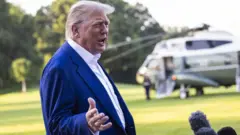 Tramp psuje dok upozorava Izrael i Iran