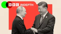 Putin i Si Šinping se srdačno pozdravljaju, rukovanje Putina i Sija