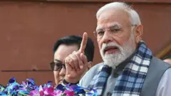 ఉపాధి హామీ, ఎన్డీఏ, యూపీఏ, కేంద్ర, రాష్ట్ర ప్రభుత్వాలు