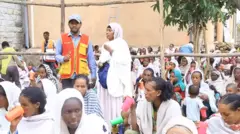 በረከት ድጋፍ ከሚደረግላቸው ሴቶች ጋር 