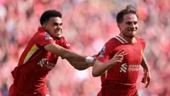 Alexis Mac Allister y Luis Díaz 