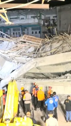 Pesantren ambruk, ratusan siswa dievakuasi