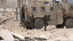 اسرائیل حملات وسیعی به کرانه باختری آغاز کرده است